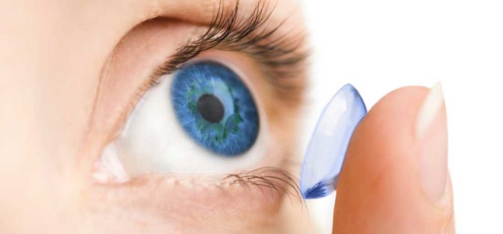 Queda da pálpebra pode ocorrer por mau uso de lentes de contato