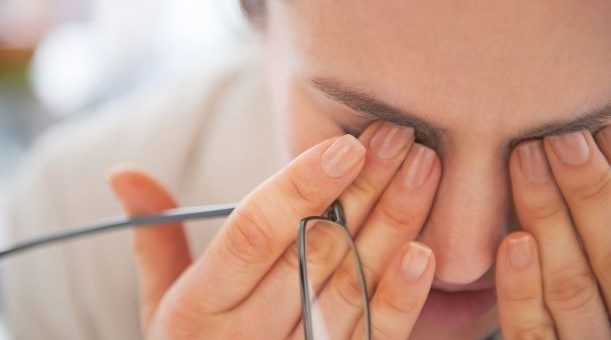 Estresse aumenta risco de desenvolver olho seco, mostra estudo