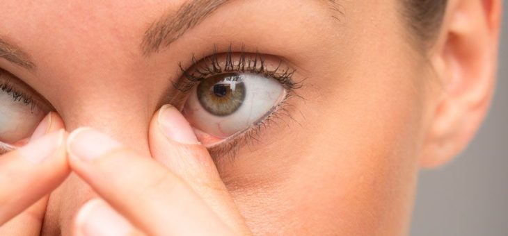 10 hábitos que prejudicam os seus olhos