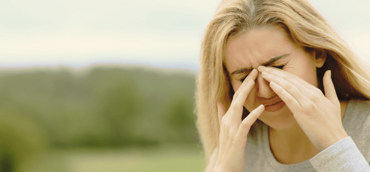 Coceira crônica na base dos cílios: o que pode estar por trás desse sintoma?